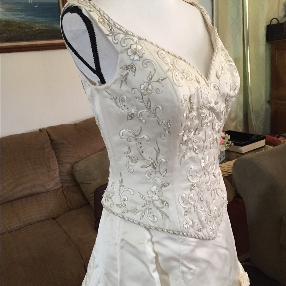 💍 New DEMETRIOS Ivory Wedding DRESS Beaded Floral 6 - Picture 2 of 16